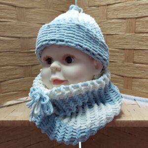 Kombi Strickmütze und -loop für Babys und Kleinkinder aus Chenille-Wolle / blau weiß